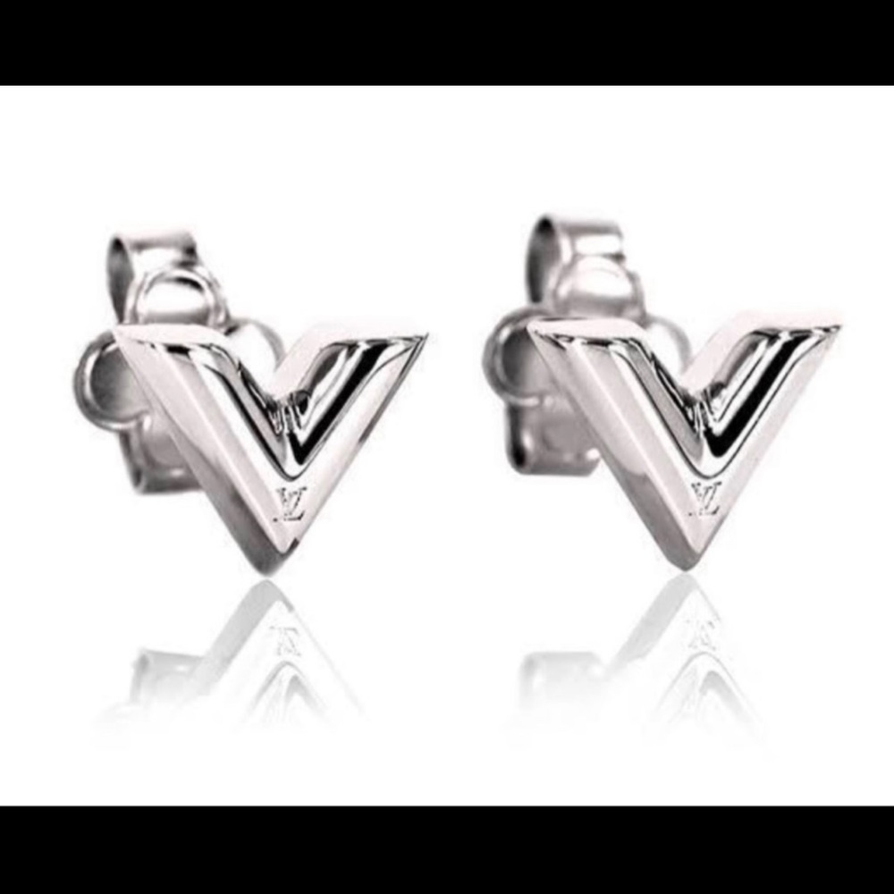 *SOLD*•AUTHENTIC LOUIS VUITTON EARRINGS• 🌺